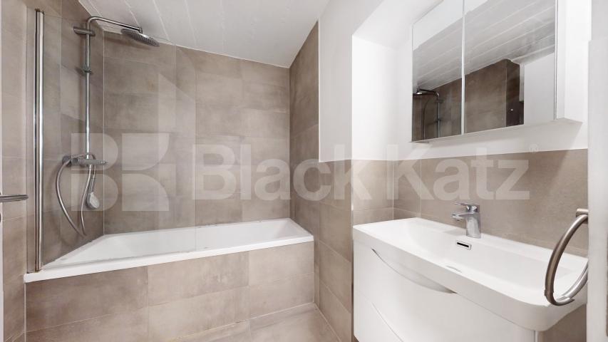  beautifully refurbished live/work one-bedroom apartment, Springfield House lofts - Tyssen Street, Dalston